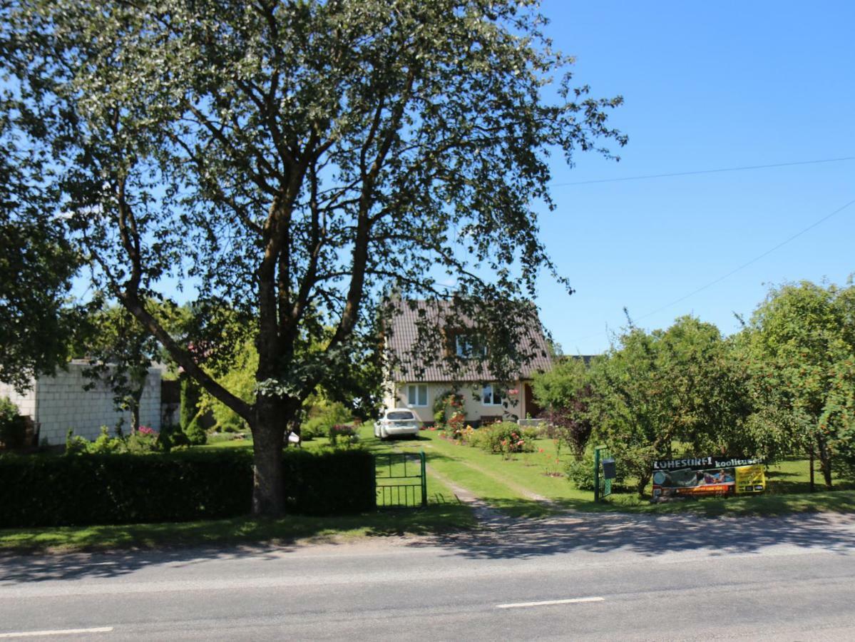Cozy Summer House With Free Parking Near City Center & Beach Kuressaare Exterior photo
